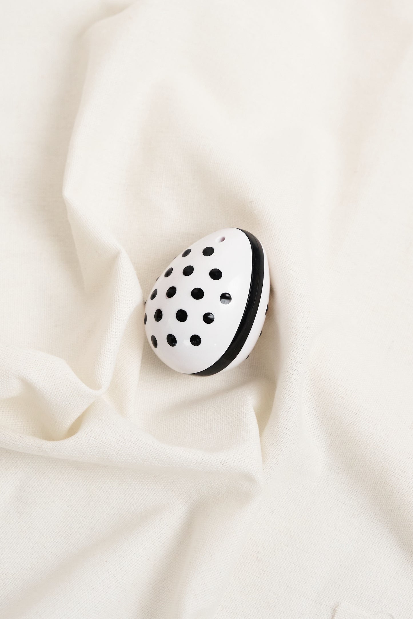 Monochrome Shaker Egg